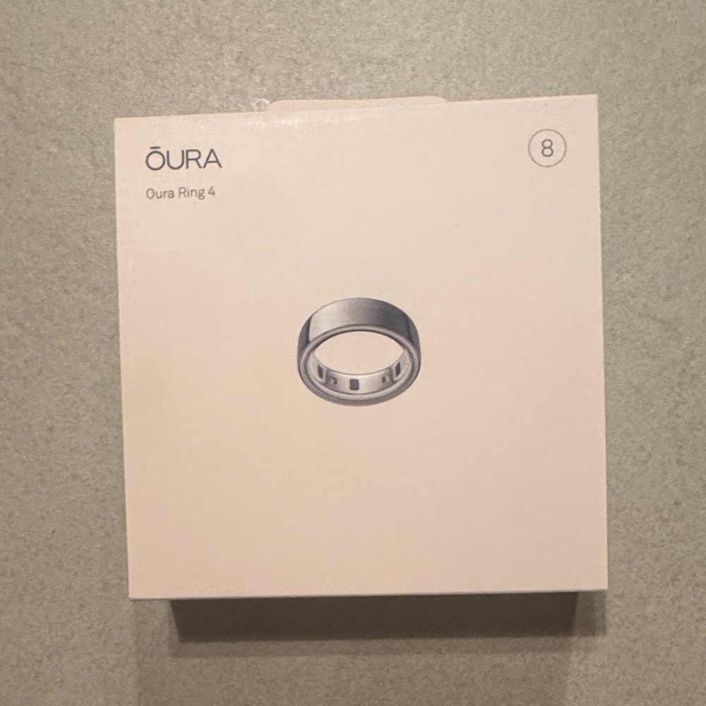 Oura Ring 4 in Shiny Silver